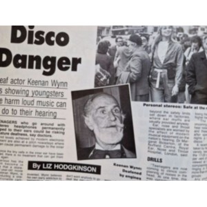 Weekend Magazine 19th October 1983 Peter Cushing Adrian Zmed Keenan Wynn